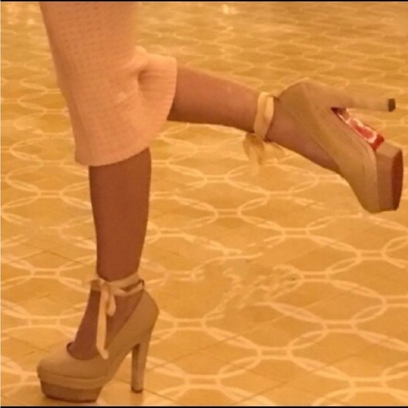 Christian Louboutin Heels Size 38 - Picture 2 of 6